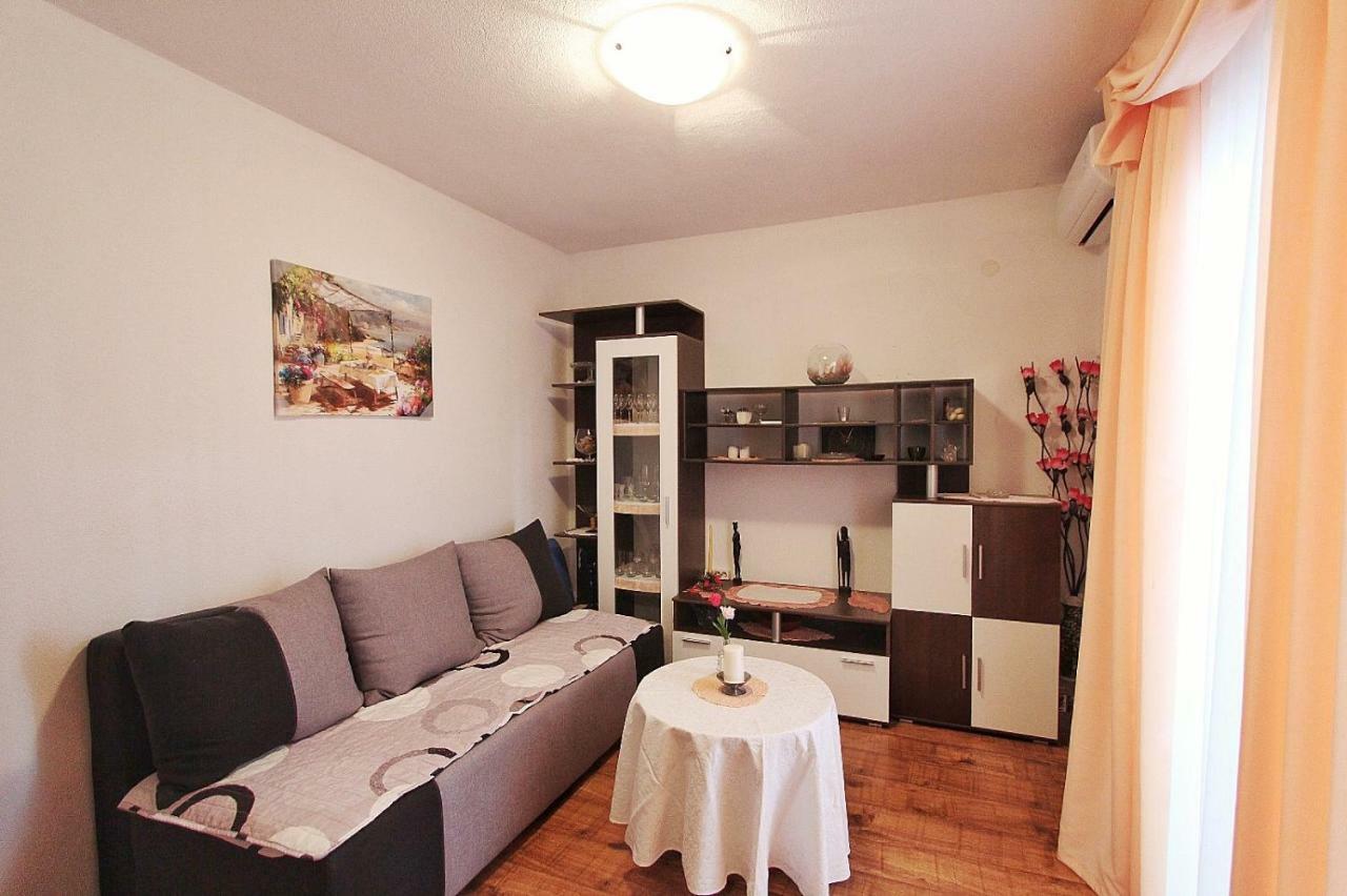 Apartment Filip Podstrana