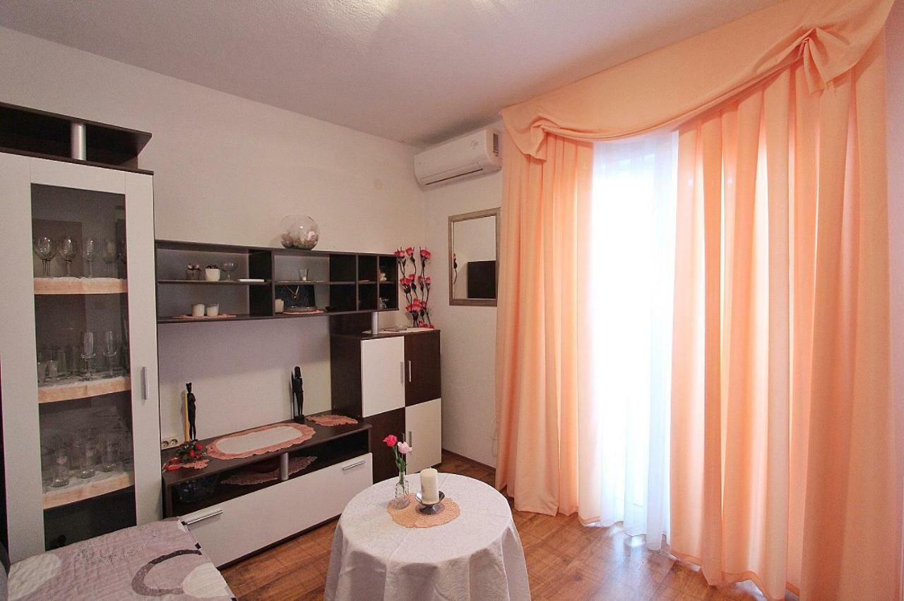 Apartment Filip Podstrana